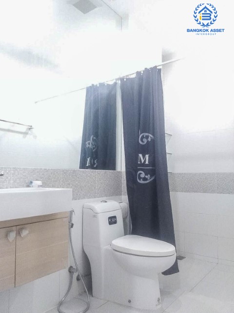 *****ทาวน์เฮ้าส์มือสองย่านปทุมธานี ม.ลิฟวิ่ง เรสซิเดนซ์ รังสิต-ราชพฤกษ์ เนื้อที่ 27.5 ตร.ว. ฟังก์ชัน 4 ห้องนอน 3 ห้องน้ำ 4 ที่จอดรถ แถมฟรี! 4 เครื่องปรับอากาศ 2 เครื่องทำน้ำอุ่น และอื่นๆ ใกล้รถไฟฟ้าสายสีแดง "สถานีรังสิต", มหาวิทยาลัยรังสิต และทางด่วน "บางพูน"